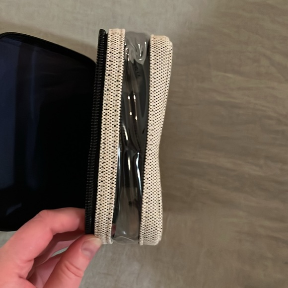 Paravel Mini See-All Vanity Case - Picture 9 of 9